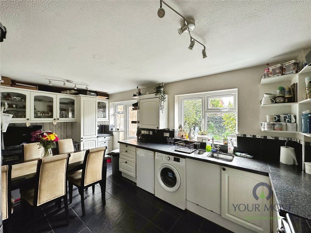 Property photo 2 of 20 Kitchen