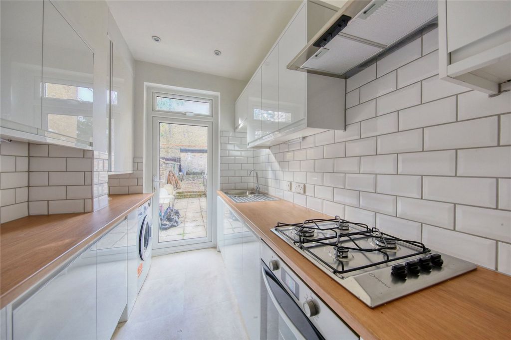 Property photo 2 of 11 Picture No. 12