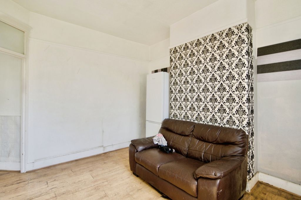 Property photo 3 of 12 Pbox-Img.Jpg