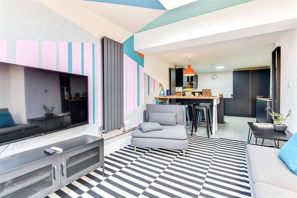 Property photo 3 of 27 256Queens-6.Jpg