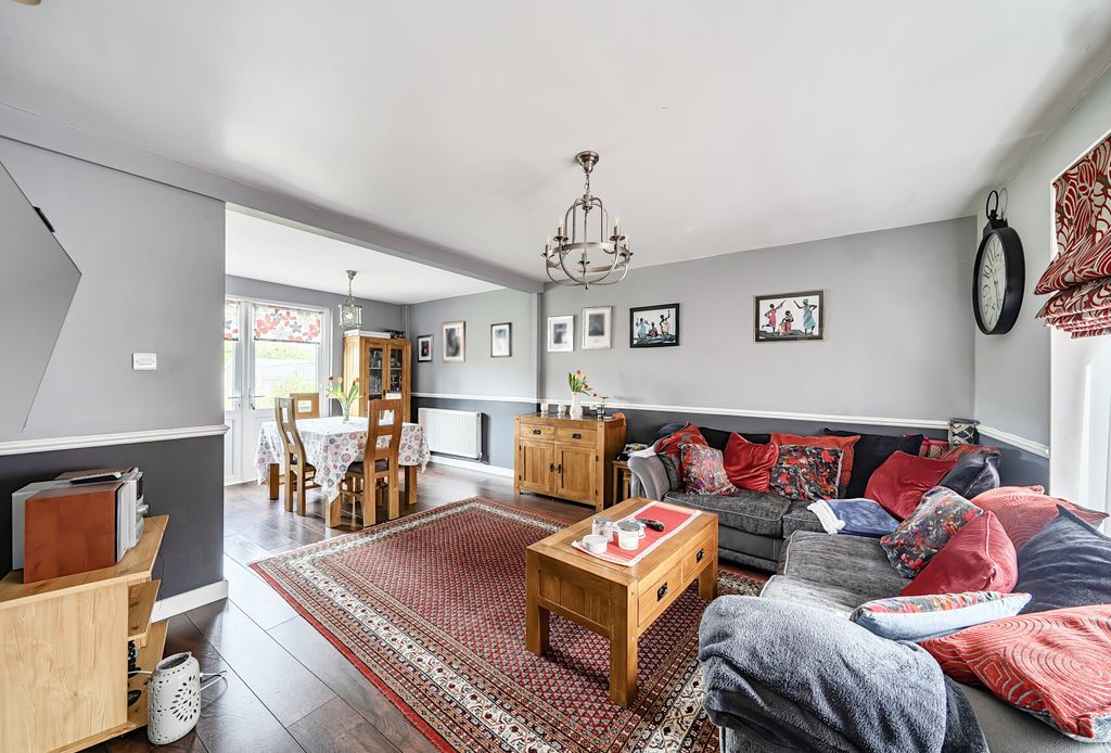 Property photo 2 of 11 1441437-9-69d7944...