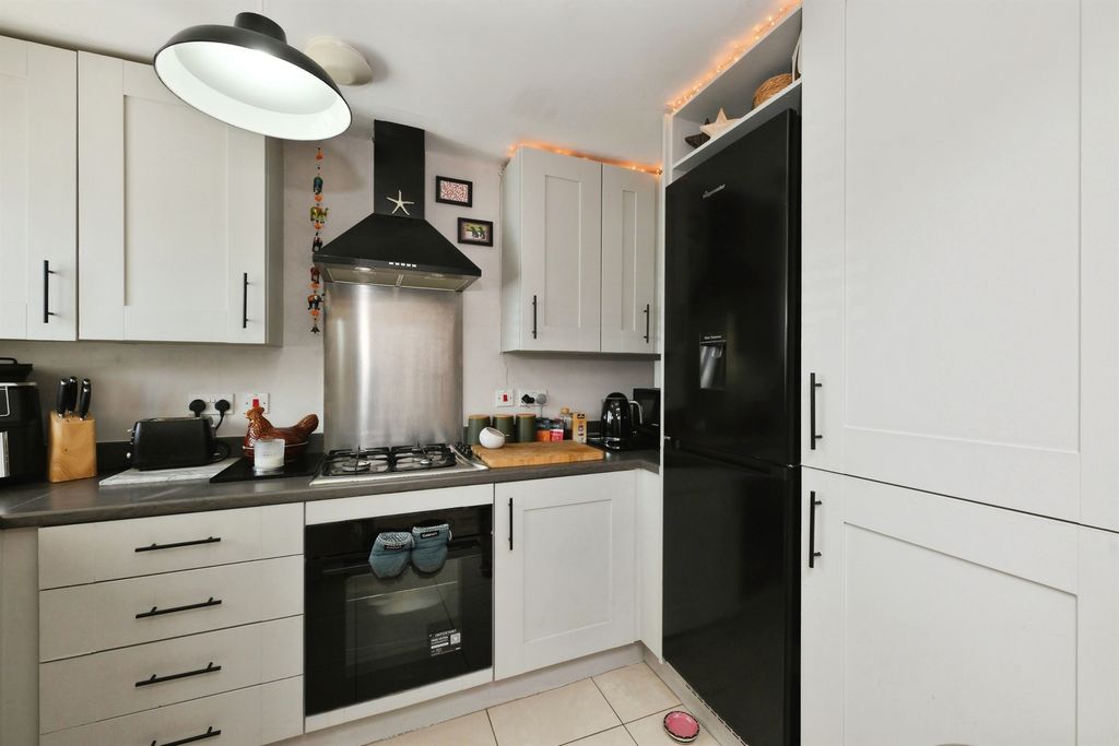 Property photo 3 of 21