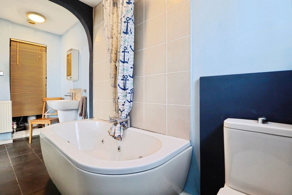 Property photo 2 of 13