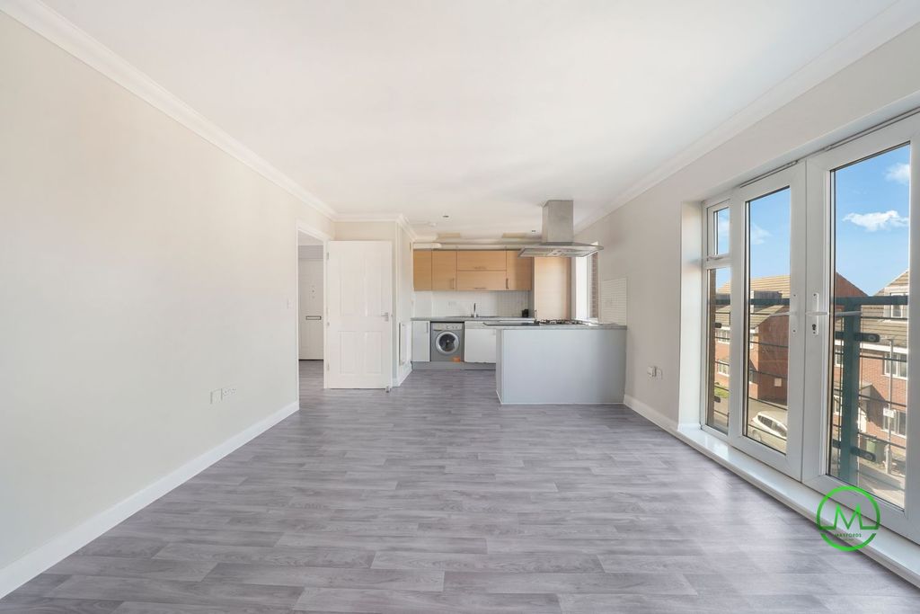 Property photo 1 of 16 Lovely Two Bedroom Flat