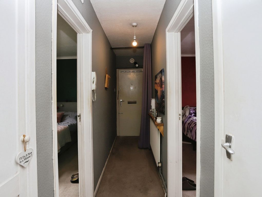 Property photo 2 of 17 Hallway