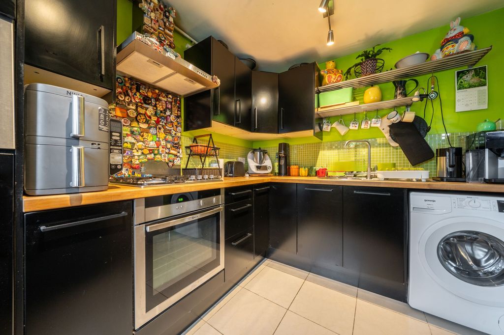 Property photo 2 of 6