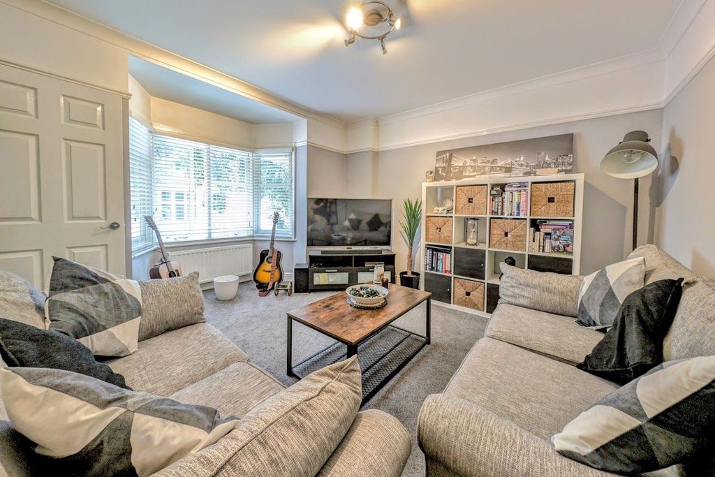 Property photo 3 of 7 Lounge