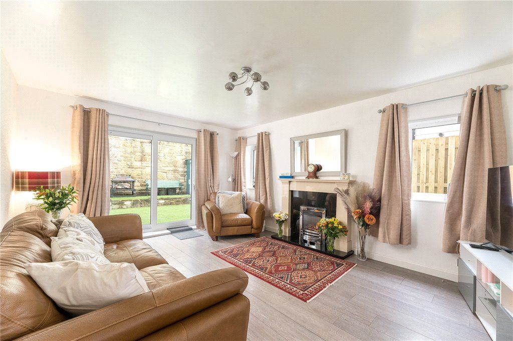 Property photo 3 of 30 Lounge