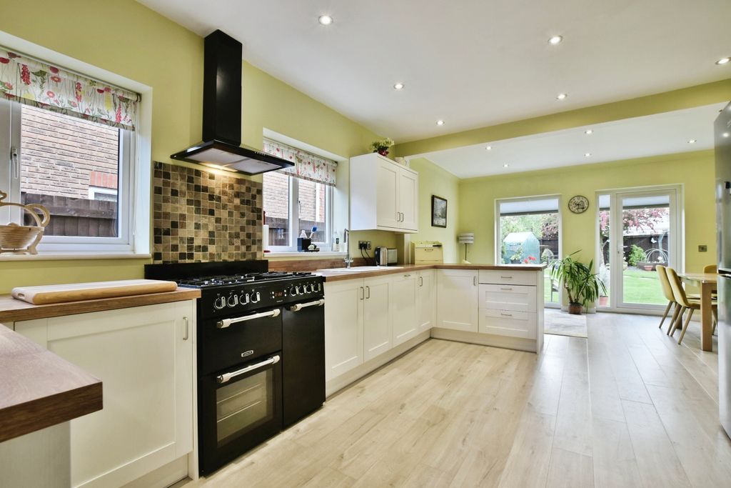 Property photo 2 of 20 Living Kitchen Diner
