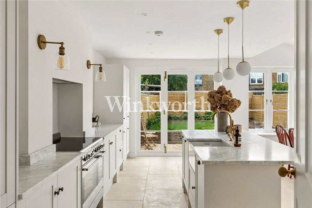 Property photo 3 of 33 Picture No. 36