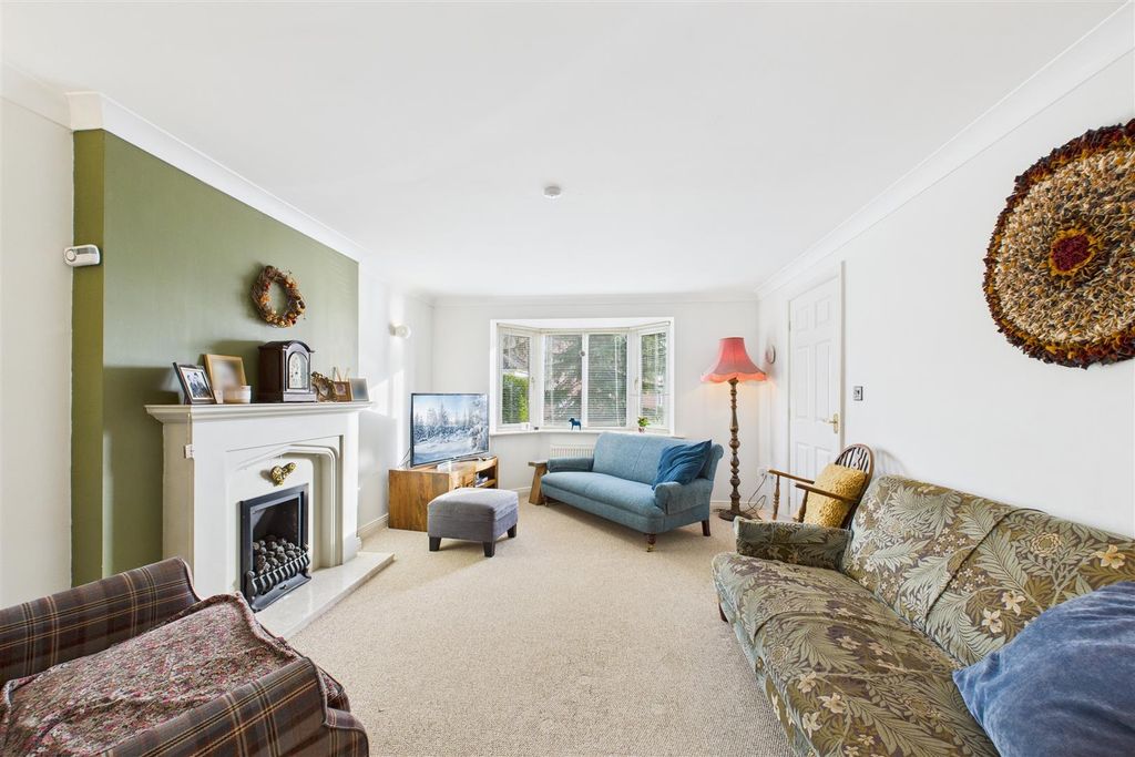 Property photo 2 of 23 Lounge