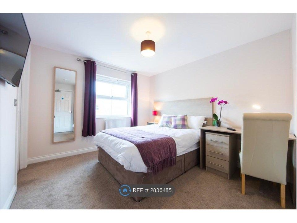 Property photo 1 of 6 Room 6