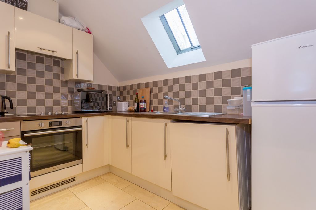 Property photo 3 of 6 Photo 6