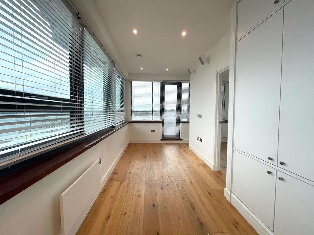 Property photo 3 of 11 Living Rm.Jpg