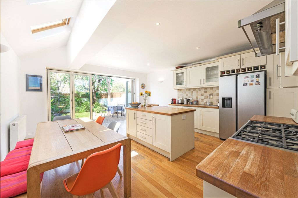 Property photo 2 of 16 Kitchen / Dining