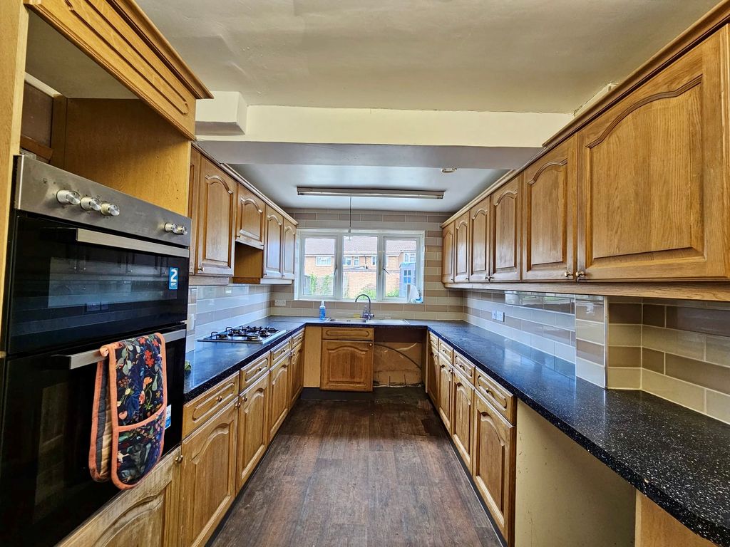 Property photo 2 of 4 Kitchen