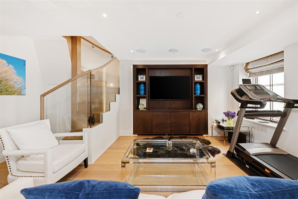 Property photo 1 of 9 Flat 1, 22 Buckingham Gate Hi-2.Jpg