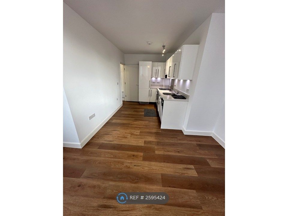 Property photo 3 of 7 Main Room