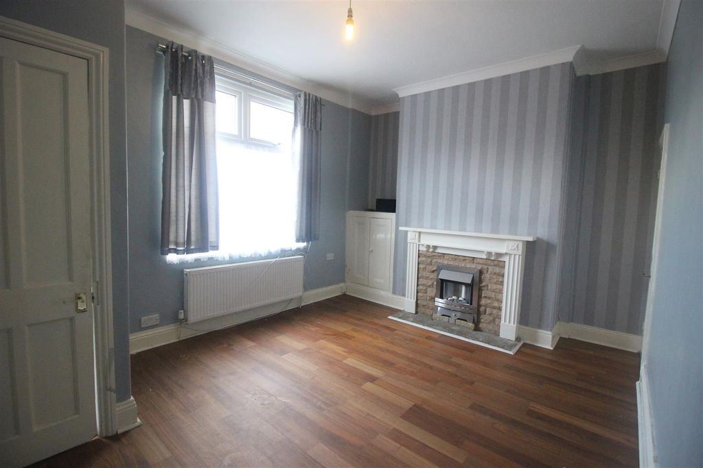 Property photo 2 of 6 Lounge