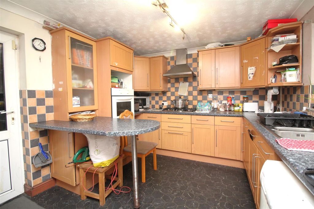 Property photo 3 of 10 Kitchen 2 .Jpg
