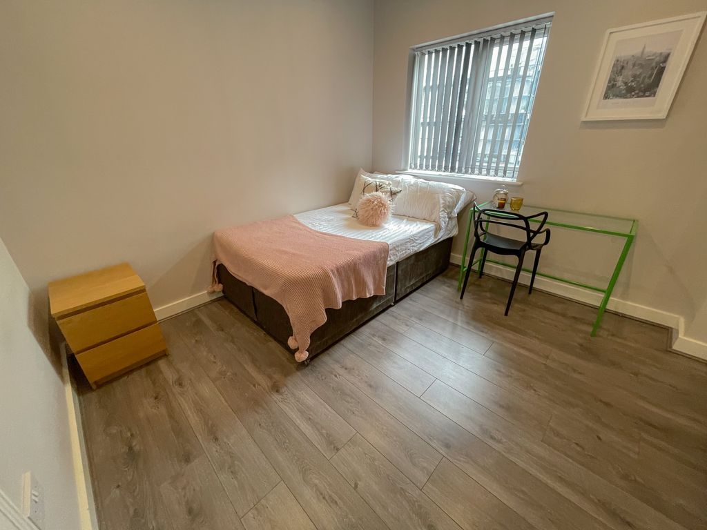 Property photo 3 of 11 5