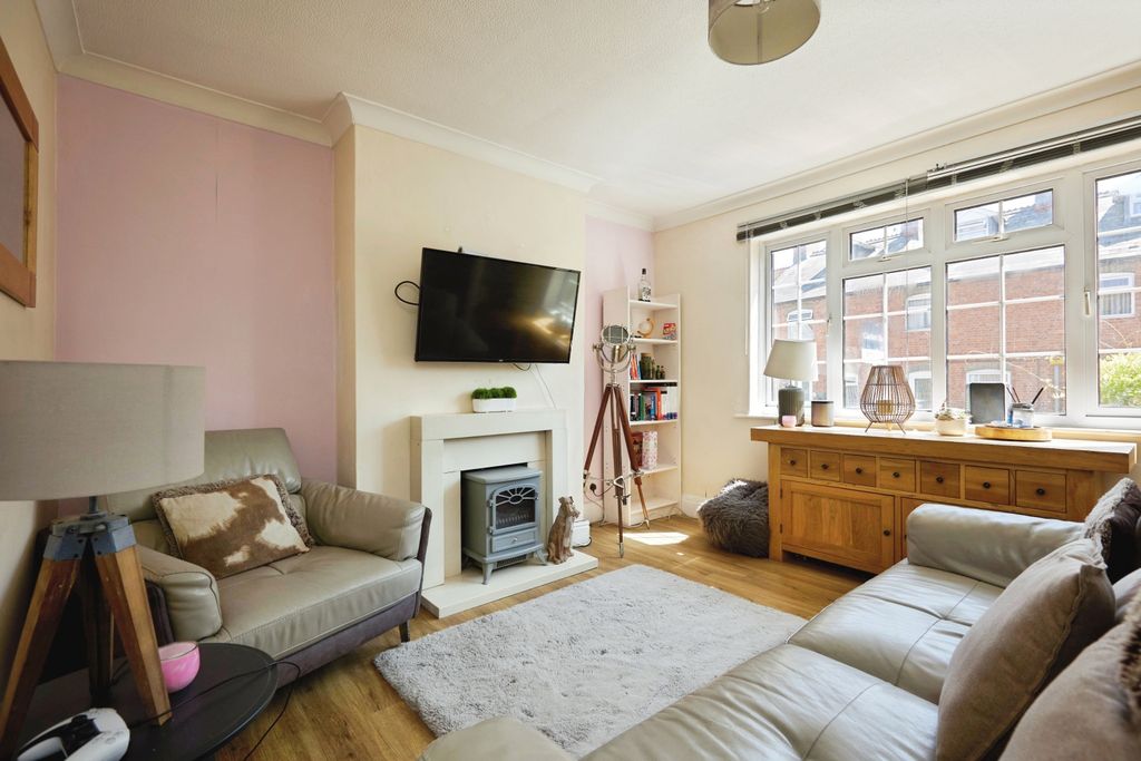 Property photo 3 of 11 Living Room