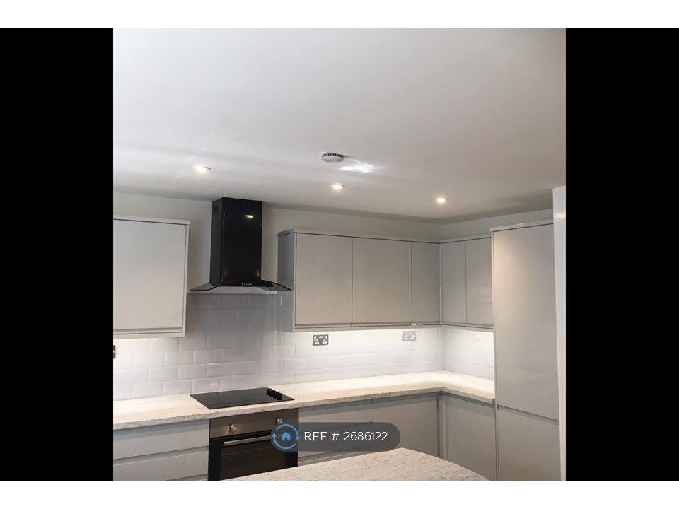 Property photo 3 of 11 Kitchen