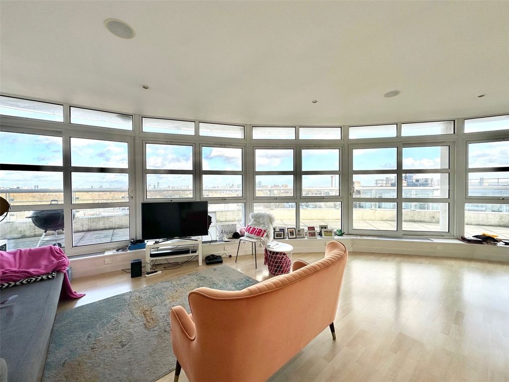 Property photo 2 of 19 Picture No. 14