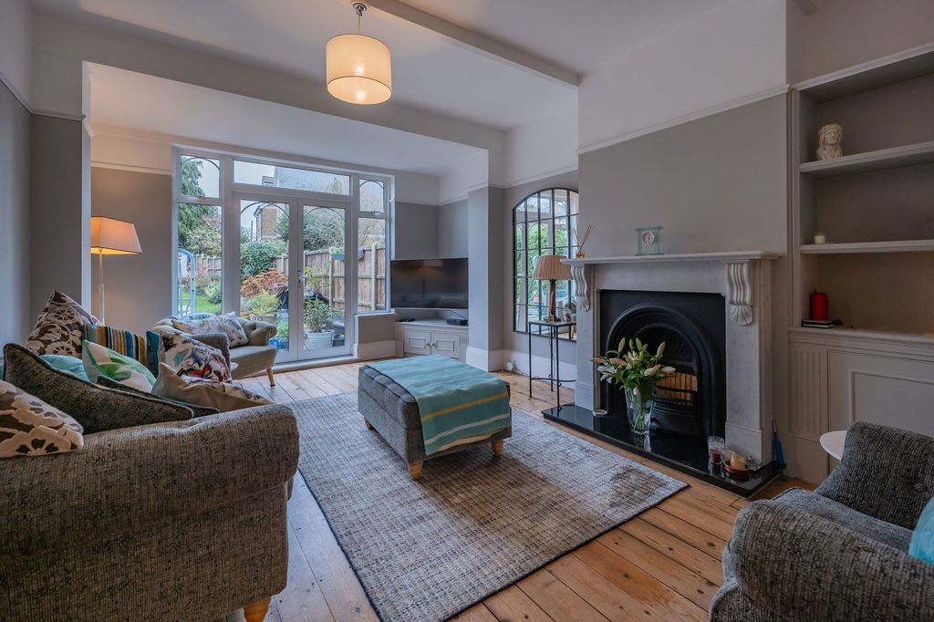 Property photo 2 of 32