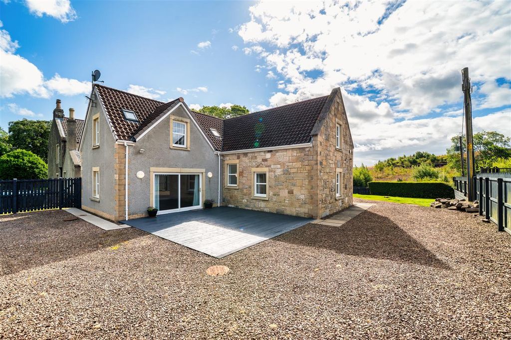 Property photo 2 of 32