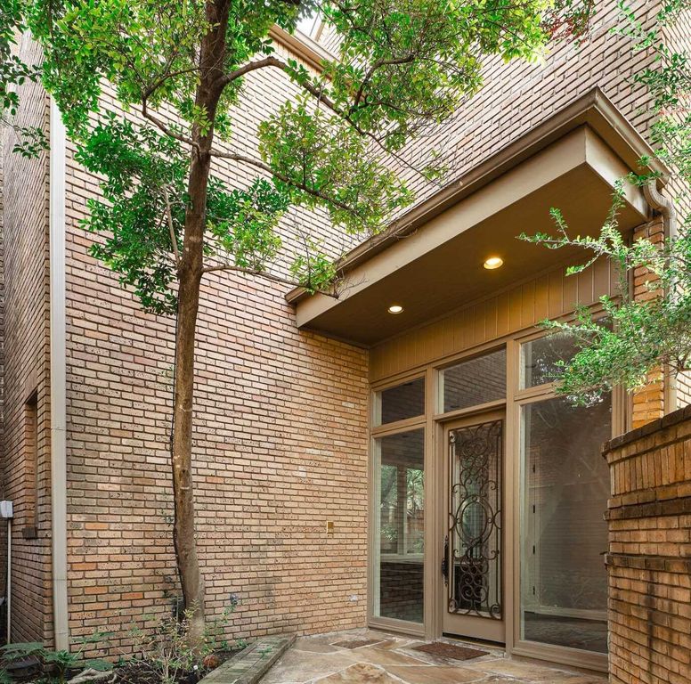 Property photo 1 of 31