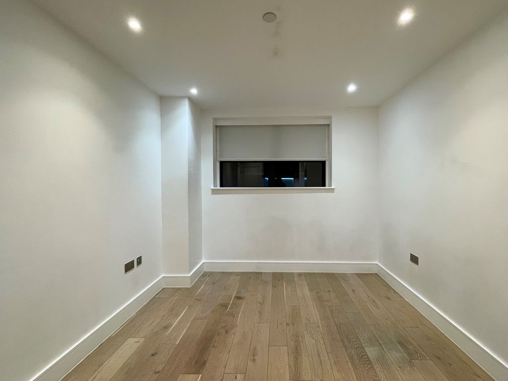 Property photo 3 of 6 Living Room