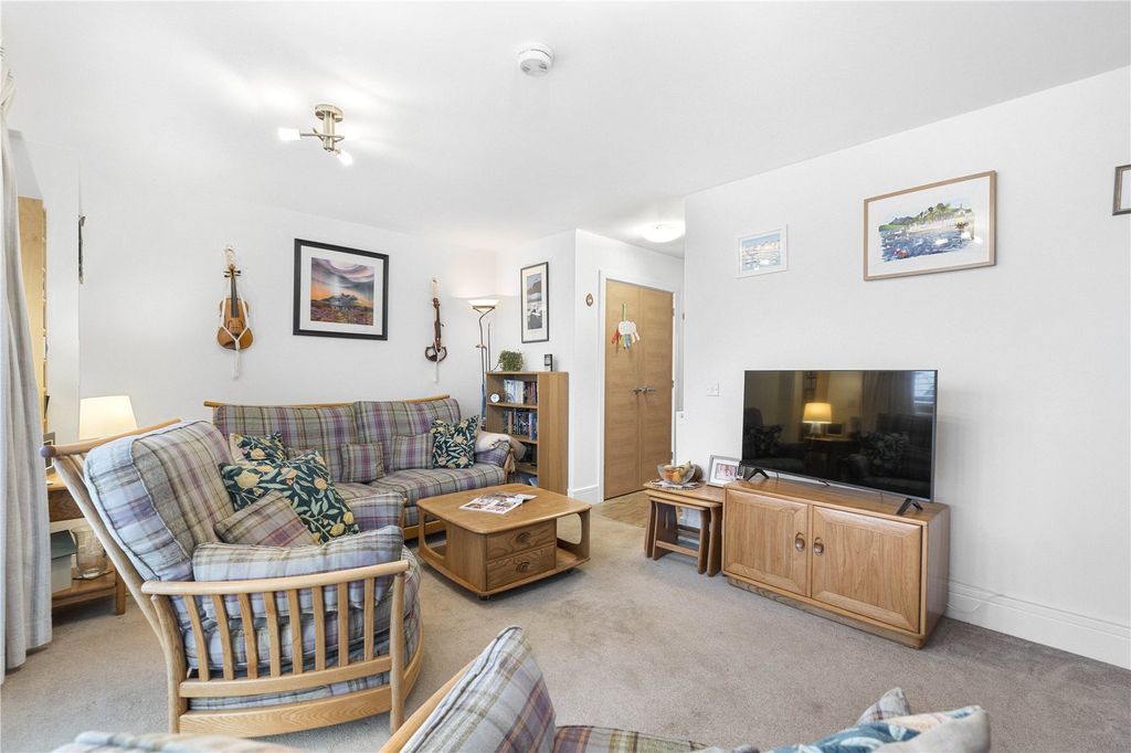 Property photo 3 of 25 Phillips Avenue