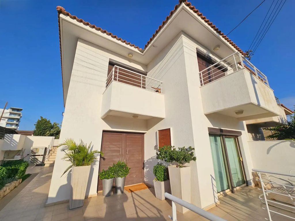 Property photo 2 of 20