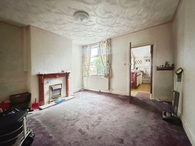Property photo 3 of 10 Dining Room