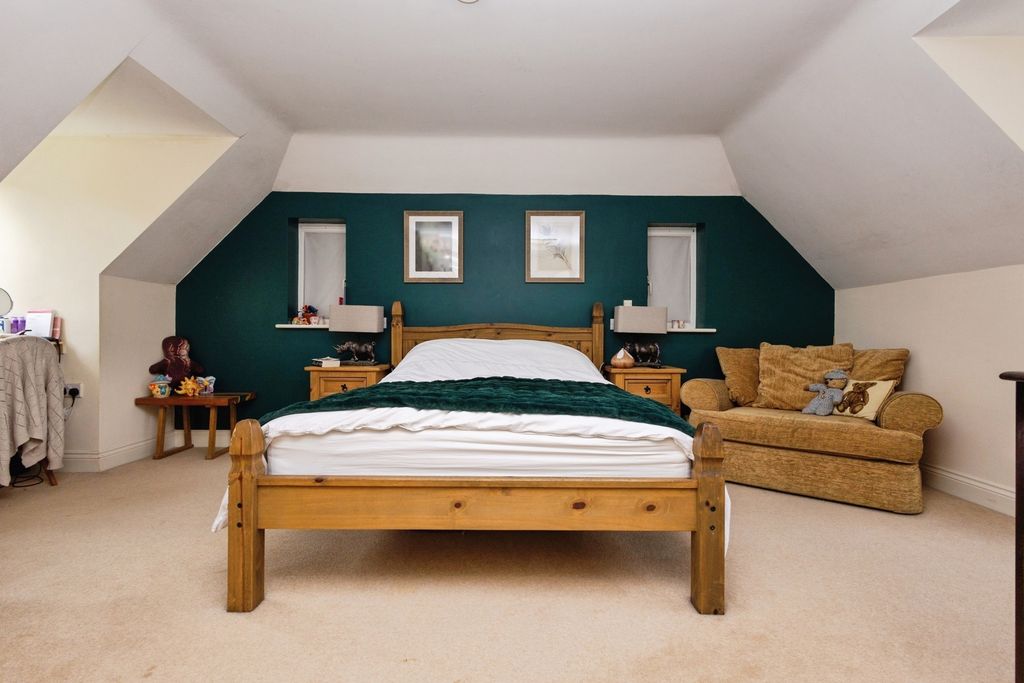 Property photo 2 of 17 Photo