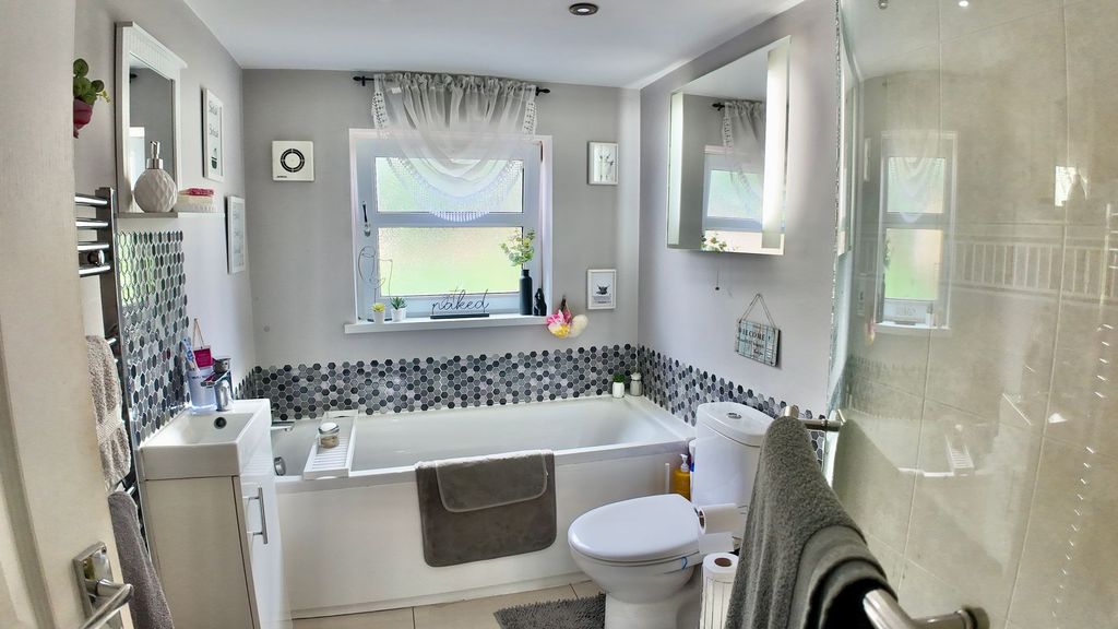 Additional image 5 of 2 bed property for saleWesley Place, Beaufort NP23