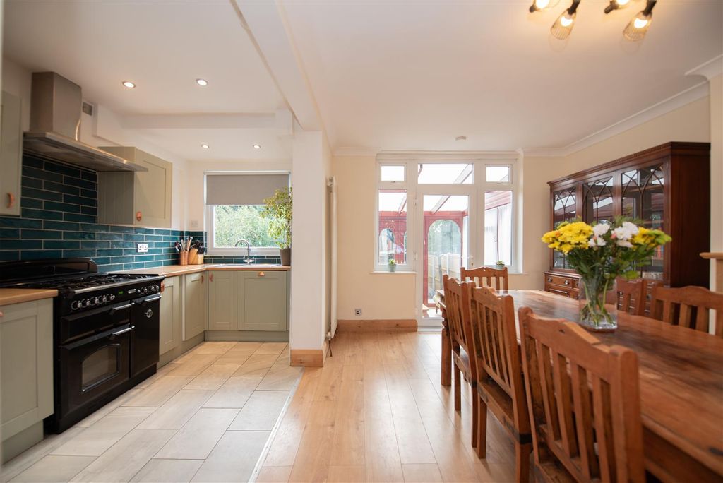 Property photo 3 of 14 Kitchen