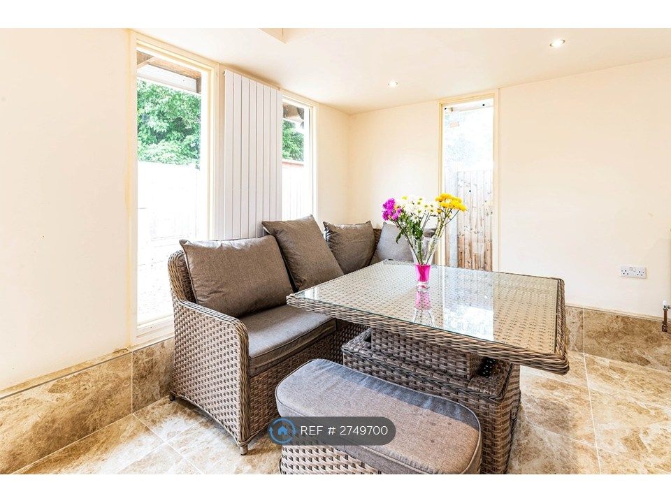 Property photo 3 of 8 Communal Area