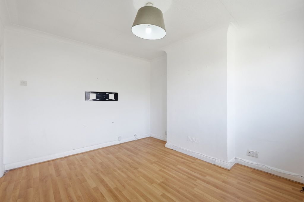 Property photo 2 of 11 5136201
