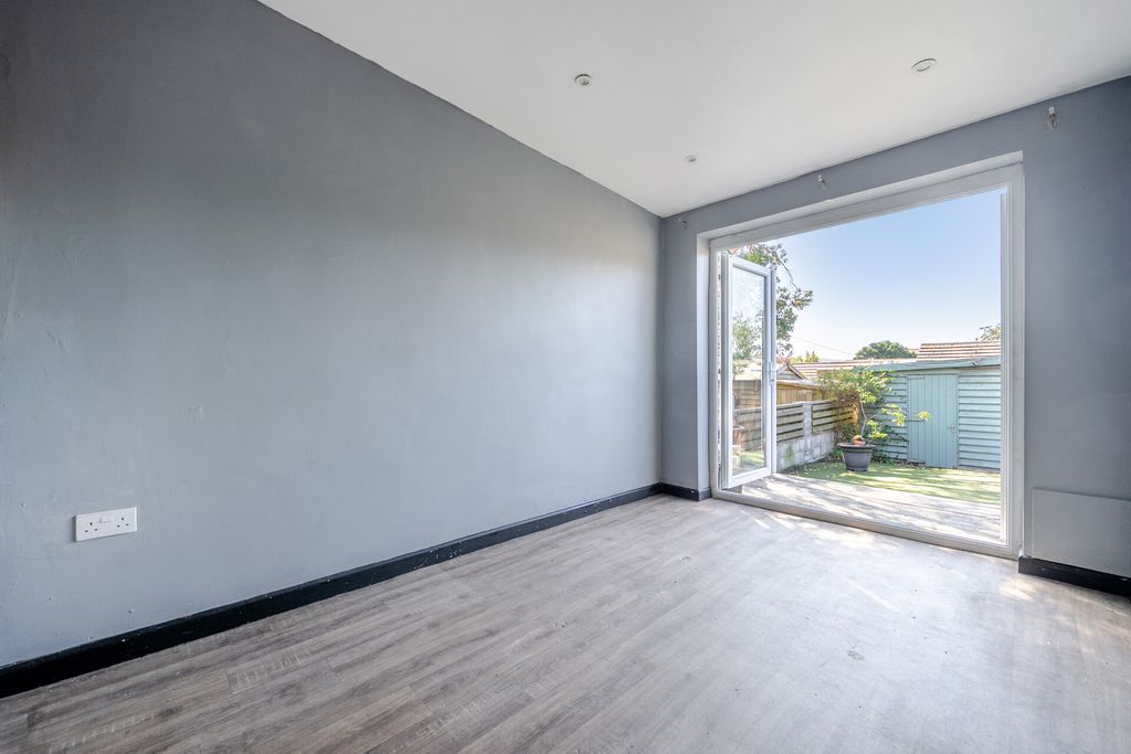 Property photo 3 of 20 3 - 21-6A7c8F0625Fed-...