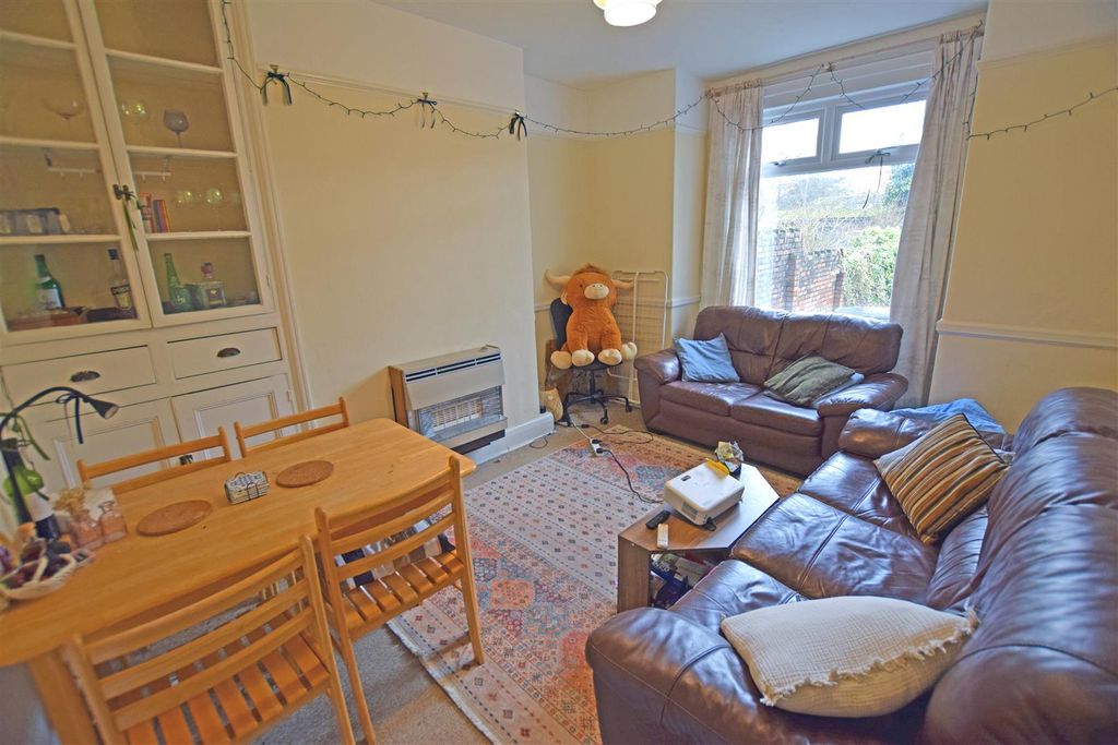 Property photo 2 of 11 Lounge.Jpg