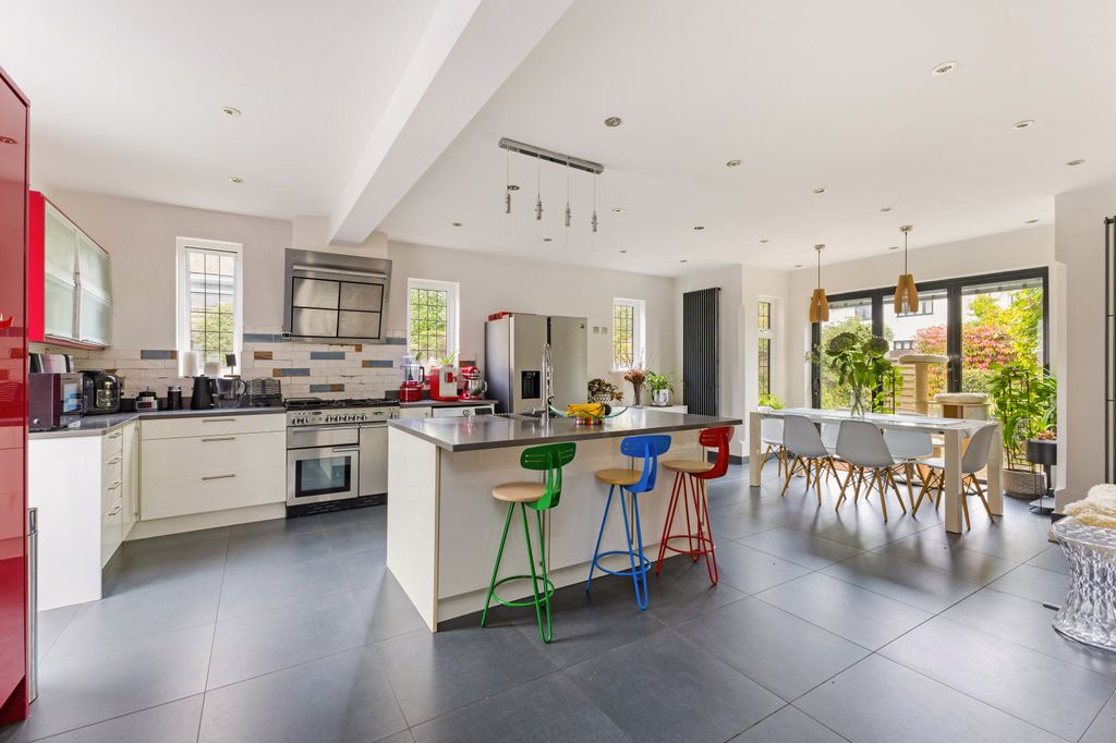 Property photo 3 of 21