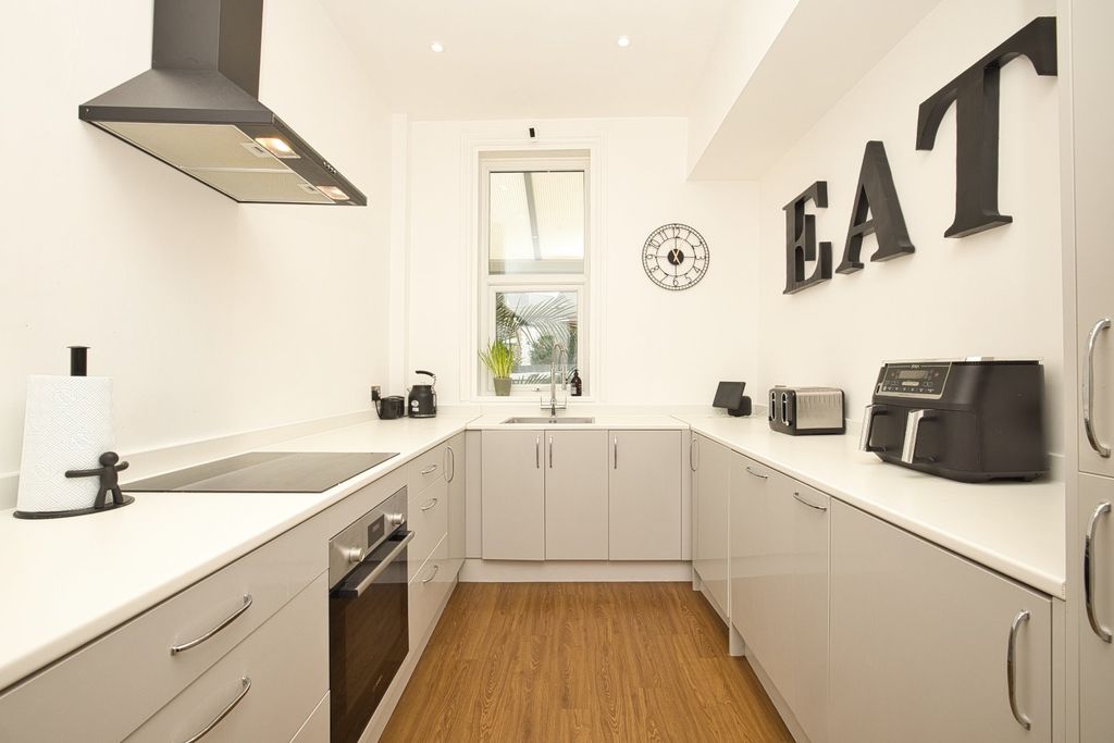 Property photo 3 of 21 Picture 3