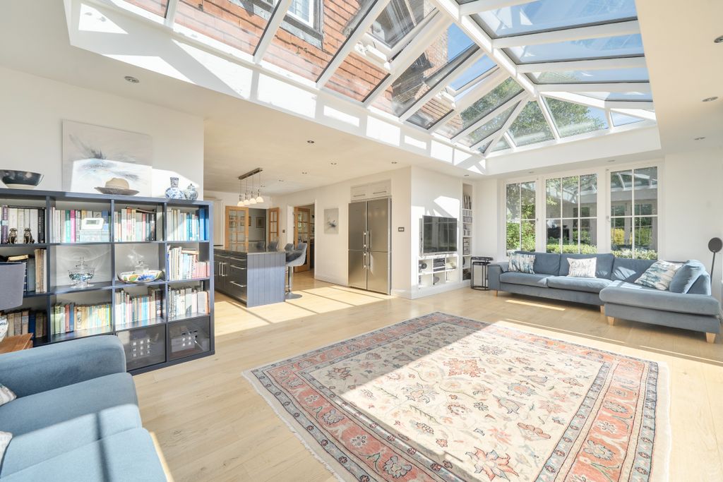 Property photo 2 of 10