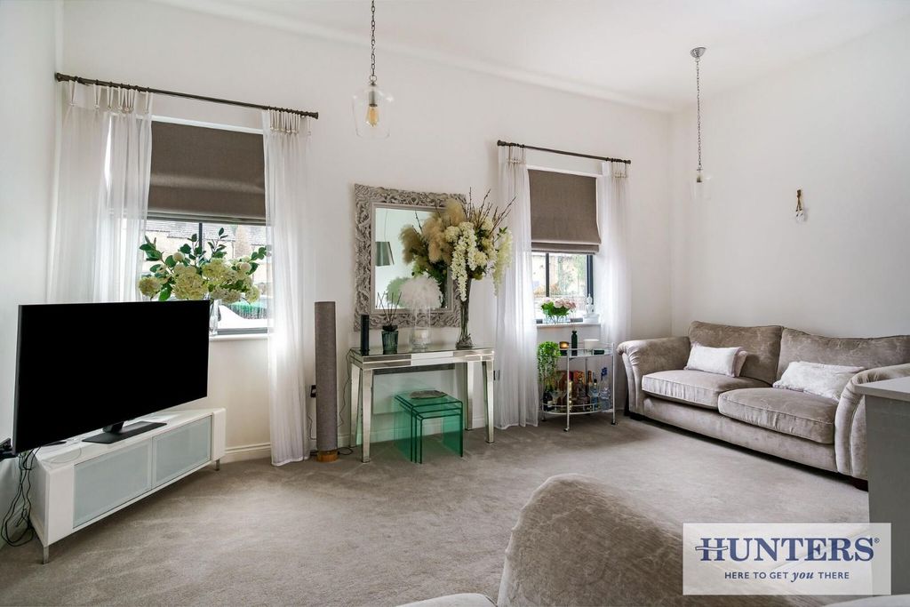 Property photo 3 of 19 97050_Flat 2 73 Dyehouse Walk Yeadon  (2) - Copy_l