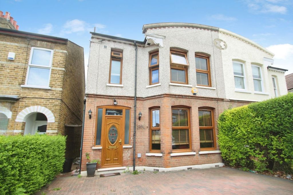 Property photo 1 of 28