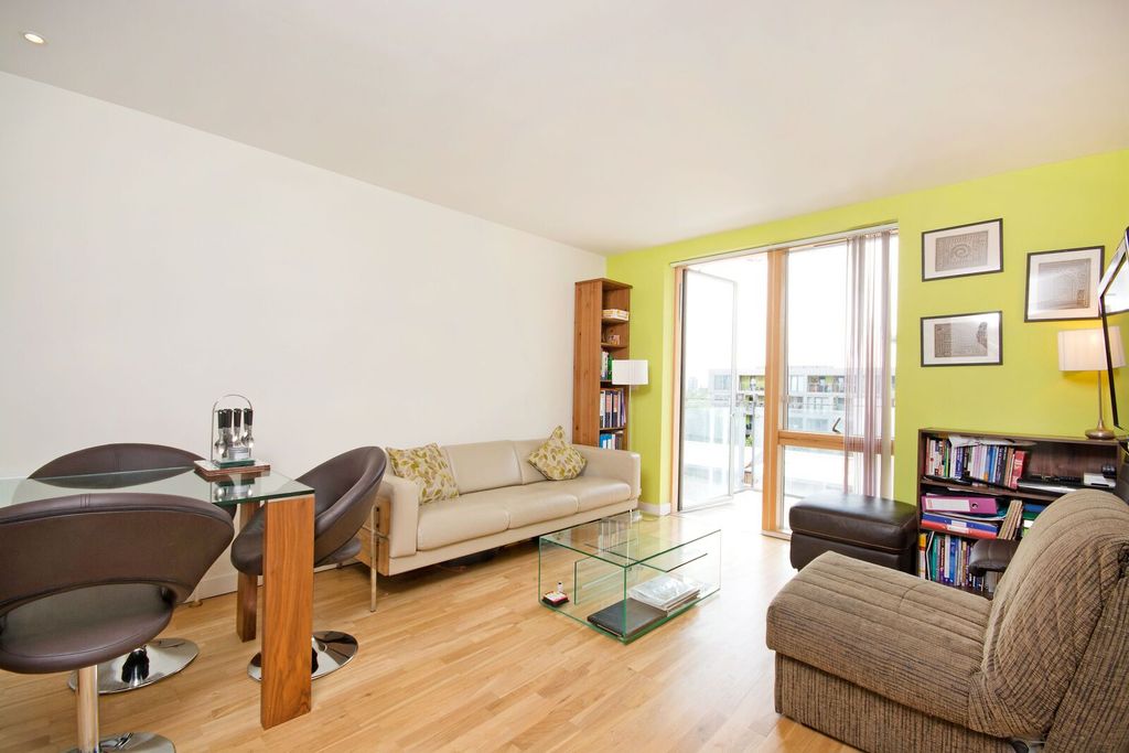 Property photo 2 of 8