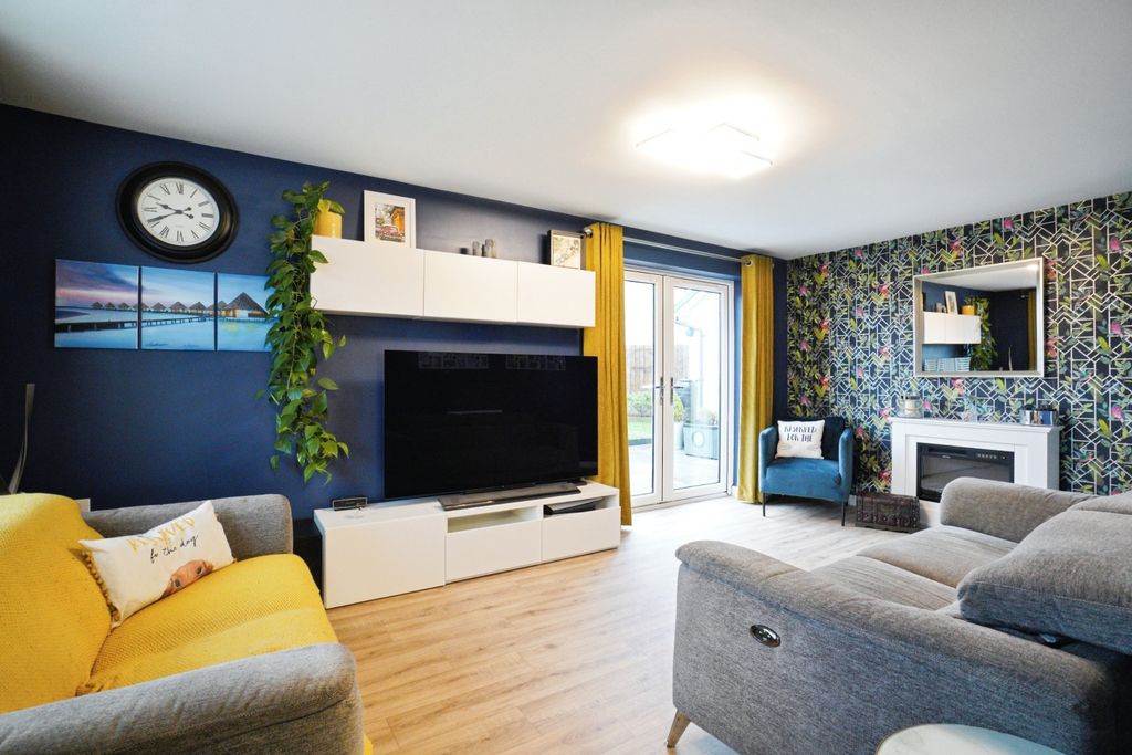 Property photo 2 of 20