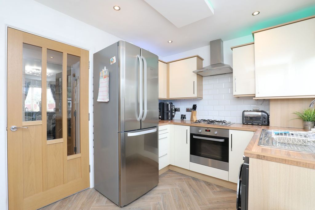 Property photo 3 of 25